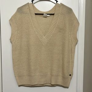 Sleeveless knit sweater